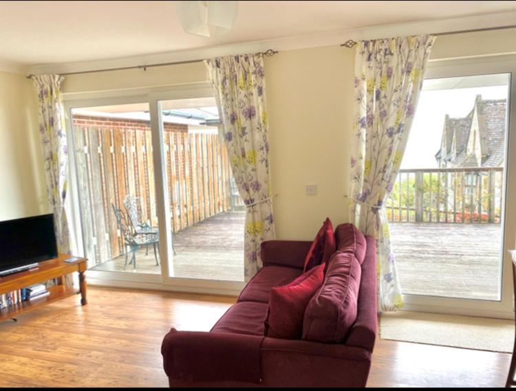 Fantastic Spacious House With Beautiful Panoramic Views Of The Bay Only A Few Minutes Walk From Beach Harbour And Restaurants This House Has 3 Bedrooms 3 Bathrooms And 2 Lovely Sitting Rooms Лайм-Реджис Екстер'єр фото